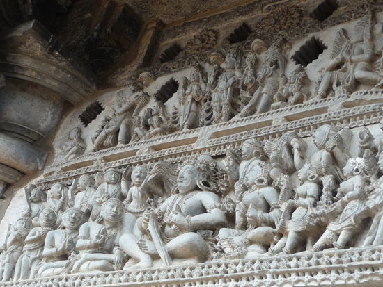 Auch hier wieder wunderschöne Reliefs