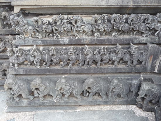 Auch hier wieder wunderschöne Reliefs