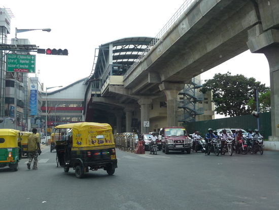 Hier wieder eine Metro Station in Betrieb