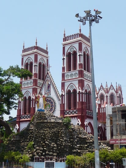 Die katholische Basilica of de Sacred Heart wurde während der französischen Kolonialzeit 1907 eröffnet