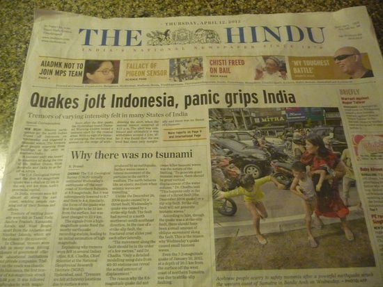 Die Nachrichten in TV und Presse über das schwere Seebeben in Indonesien ließen nicht lange auf sich warten. Überall in den Zeitungen auf Seite 1.