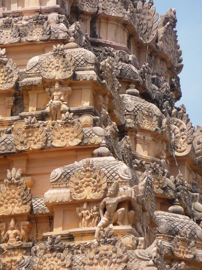 Reich verzierte Skulpturen