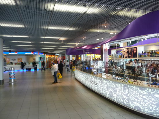 Im Terminalbereich vom Flughafen Amsterdam