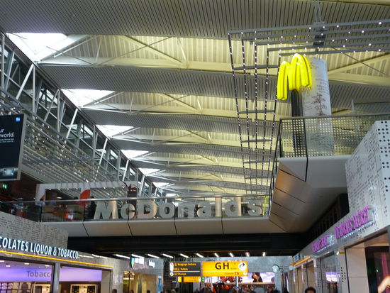 Auch Mc Donalds darf wie überall auf der Welt nicht fehlen