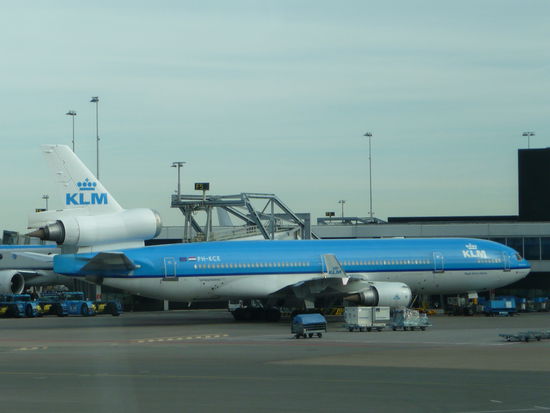 Mc Donald Douglas mit den typischen 3 Triebwerken von KLM in Amsterdam