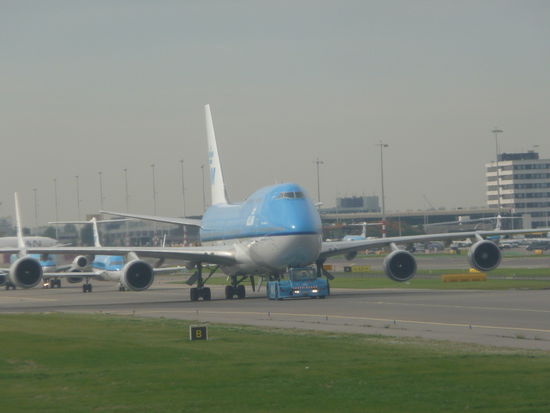 KLM Jumbo auf den Weg zur Startbahn