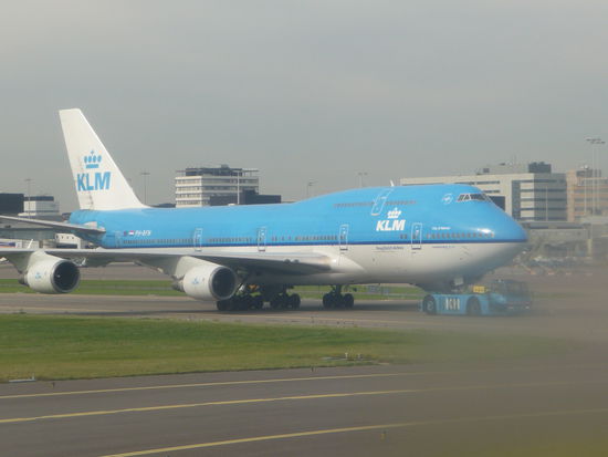 KLM Jumbo auf den Weg zur Startbahn