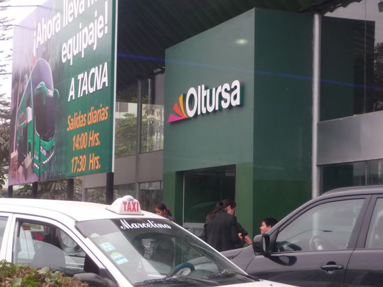 Das Busterminal von Oltursa in Lima