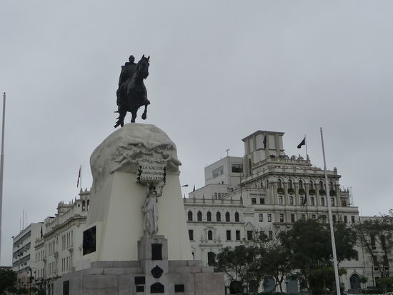 Am Plaza  Sant Martin in der historischen Altstadt von Lima