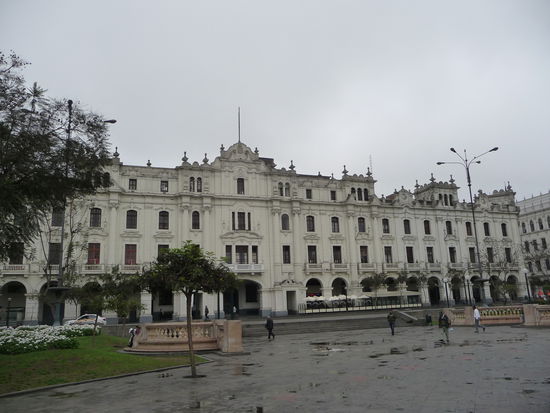 Am Plaza  Sant Martin in der historischen Altstadt von Lima