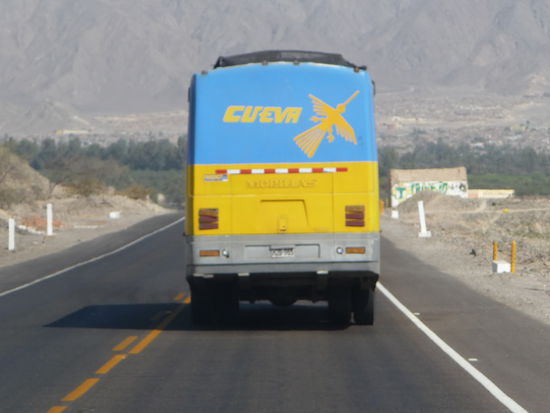 Und hier noch ein Bus mit Werbung für die Nasca Linien hinten drauf