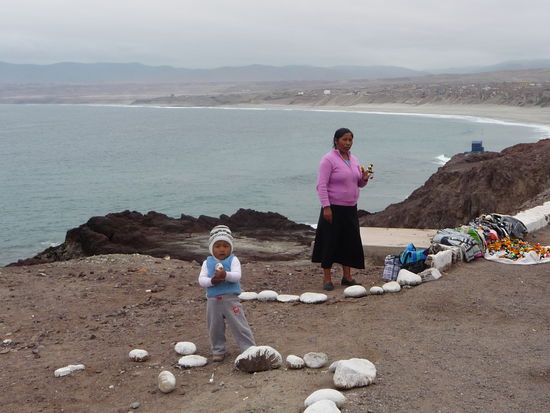 Der kleine Junge wollte mir Handwerksarbeiten verkaufen