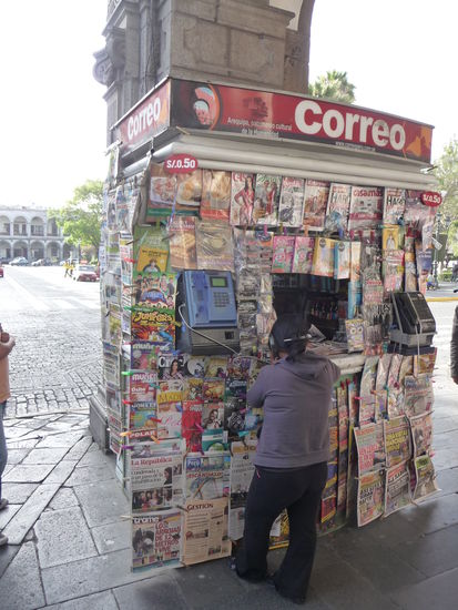 Zeitungskiosk am Plaza de Armas in Arequipa