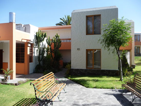 Innenhof mit Bungalows