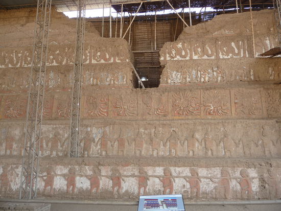 Sehr beeindruckend diese noch relativ gut erhaltene Wand im Mochica Stil