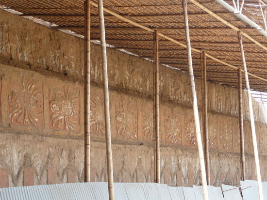 Sehr beeindruckend diese noch relativ gut erhaltene Wand im Mochica Stil