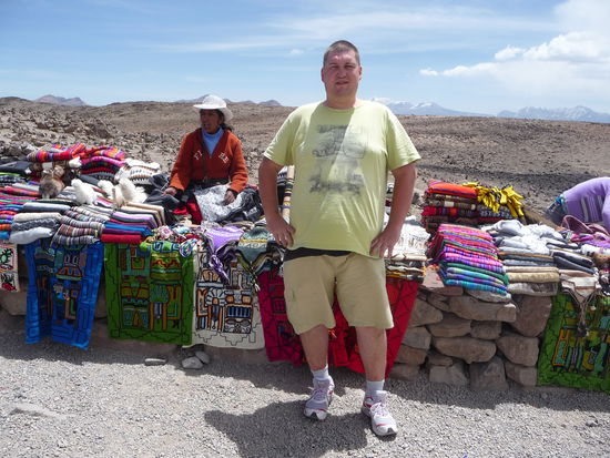 Überall im Hochland haben Frauen Tücher, Decken, Mützen,Pullover und andere Dinge aus Wolle im Angebot aber ich bin leider nicht auf der Suche nach solchen Artikeln.