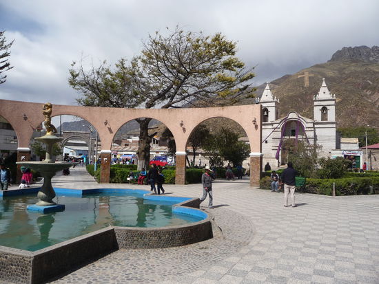 Hier erreiche ich den ersten größereren Ort im Hochland der Anden in desen Umgebung ich auch übernachten werde.