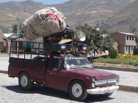 Dorfplatz am Rande des Colca Canyon
