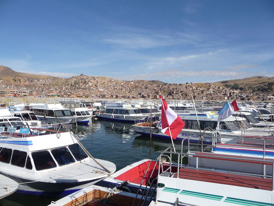Früh morgens am Hafen in Puno