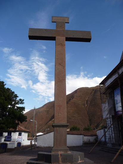 Kreuz vor der Jesuitenkirche Andahuaylillas