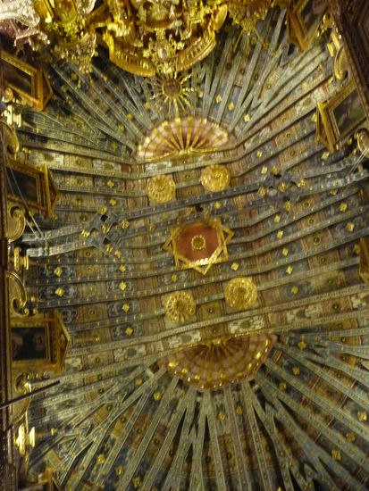 Goldverzierte Decke in der Jesuitenkirche von Andahuaylillas