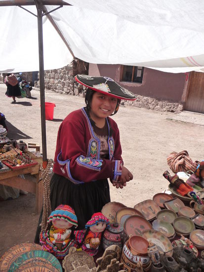 Auch bei dieser netten Dame sieht man die typische Tracht des Dorfes