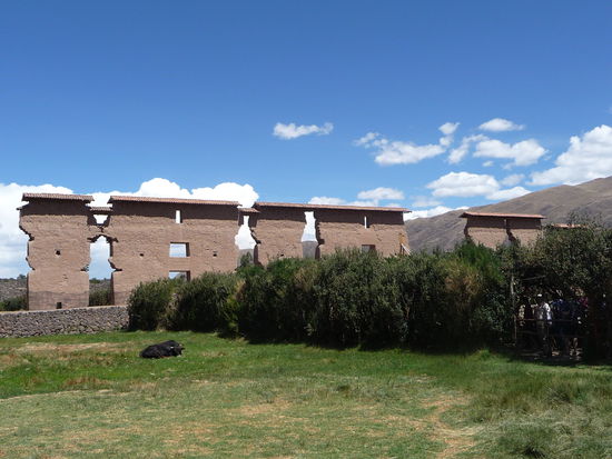 Zentrale Mauer des Wiracocha Tempels in Raqchi