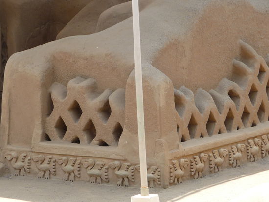 Wunderschöne Reliefs in Chan Chan