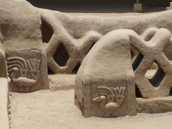 Wunderschöne Reliefs in Chan Chan