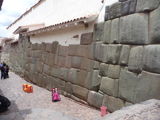 Auch hier wieder Fundamente und Mauern der Inkas