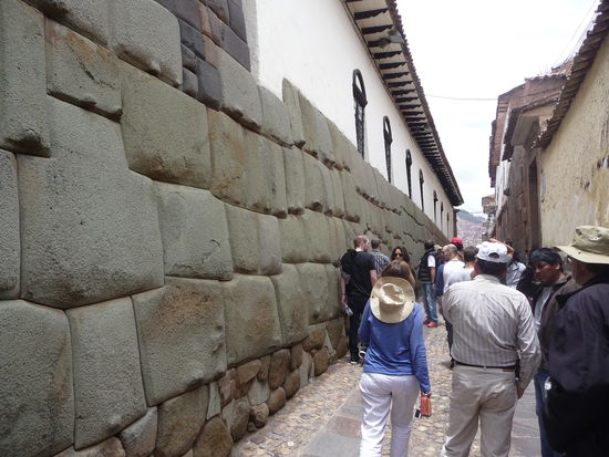 Auch hier wieder Fundamente und Mauern der Inkas