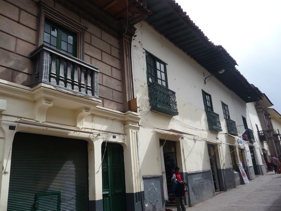 Überall schöne Kolonialhäuser mit Ihren typischen Balkonen