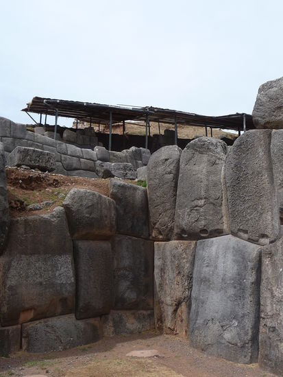 Beeindruckend die passgenauigkeit der Tonnenschweren Steinquade