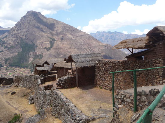 Erste Außenmauern in Pisaq