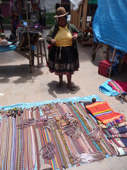 Textil Verkäuferin in Pisaq