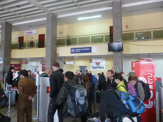 Check In am Flughafen Cuzco