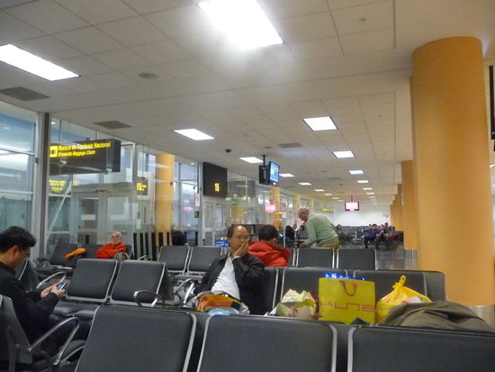 An den Gates von KLM in Lima kurz vor 20 Uhr Peruanischer Zeit 
ENDE der REISE !!
