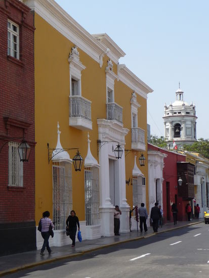 Altstadt von Trujillo mit Kirche San Fancisco im Hintergrund