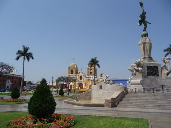 Der Zocalo mit Kathedrale im Hintergrund