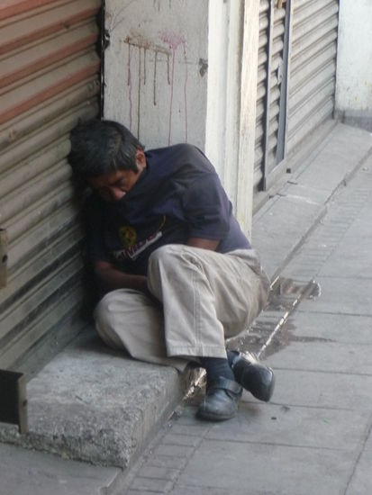 Mittagspause oder Rausch ausschlafen auch das sieht man häufiger in der Stadt.