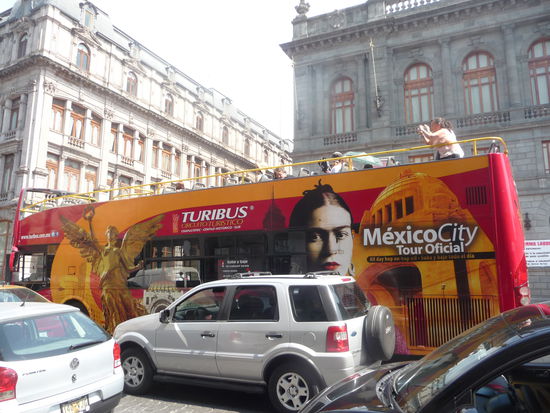 Wie in fast jeder größeren Touristenstadt der Welt sind auch hier die Touri Busse unterwegs