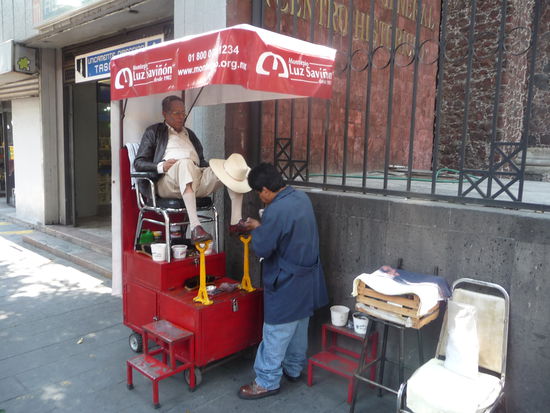 Schuhputzer an jeder Ecke