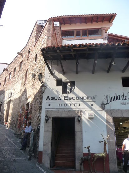 Eingang von meinem Hotel in einen schönen Kolonialgebäude direkt am Zocalo von Taxco