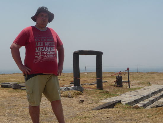 Ich auf der Blumenpyramide in Xochitecatl