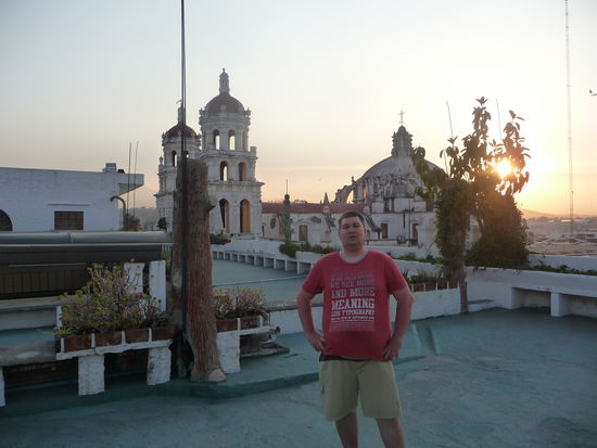 Ich auf dem Dach des Hotels am frühen Morgen