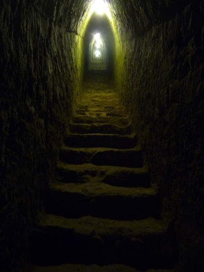 Hier ein Seitengang in der Pyramide ohne Blitzlicht  aufgenommen