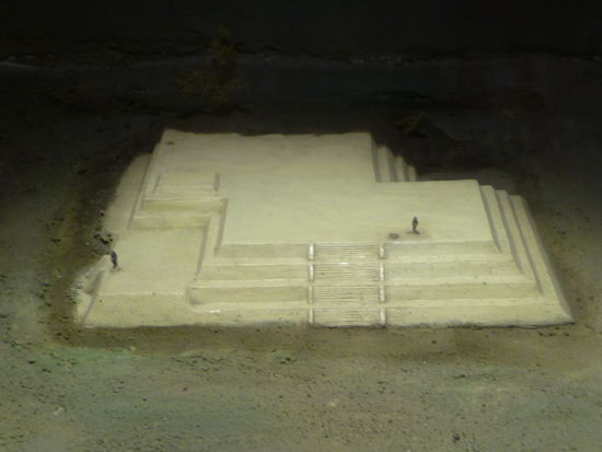 Ein Model der Pyramide