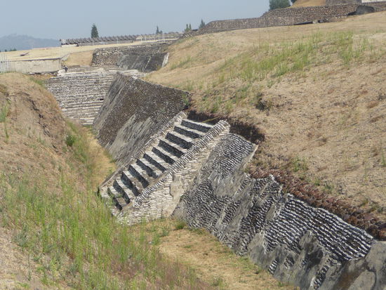 Teile der Pyramide von Cholula im Außenbereich