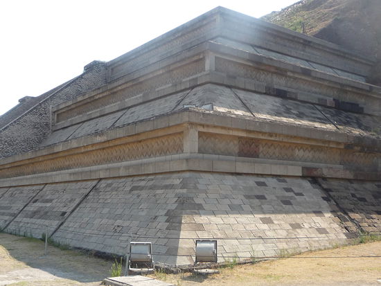 Restaurierte Seite der Cholula Pyramide